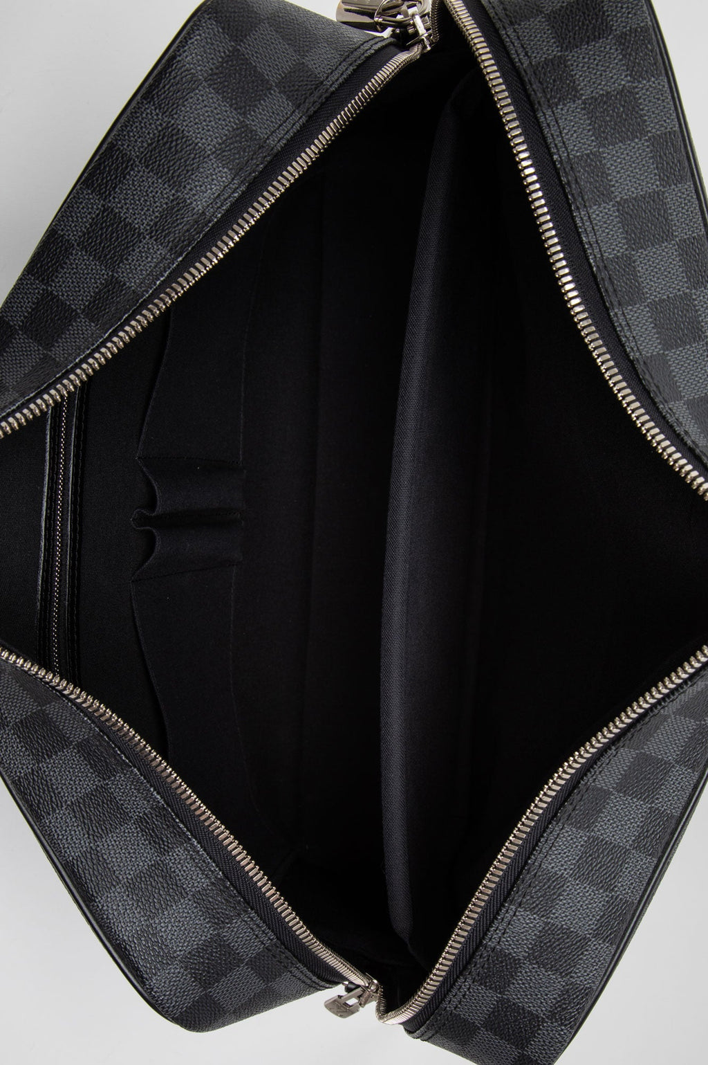 Louis Vuitton Damier Graphite Porte-Documents Voyage GM