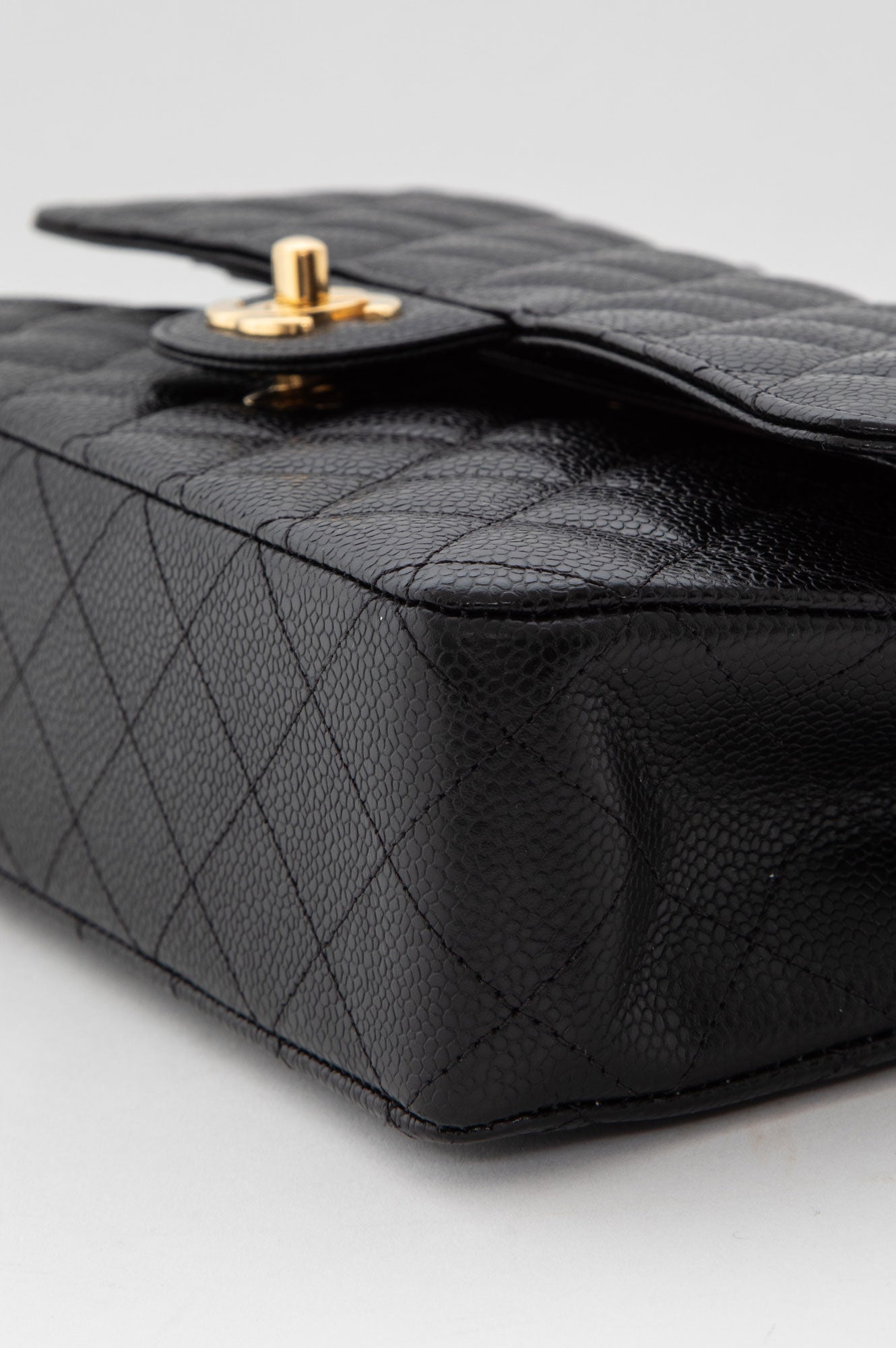 Chanel Black Caviar Medium Classic Double Flap GHW