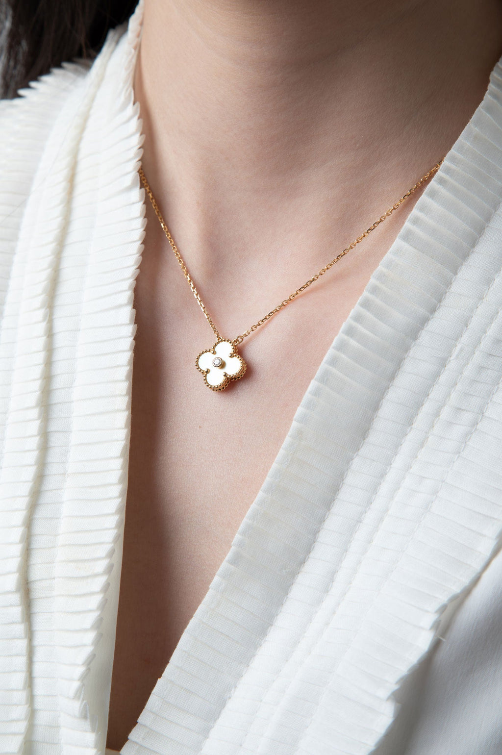 Van Cleef & Arpels Holiday Pendent 18K MOP Necklace
