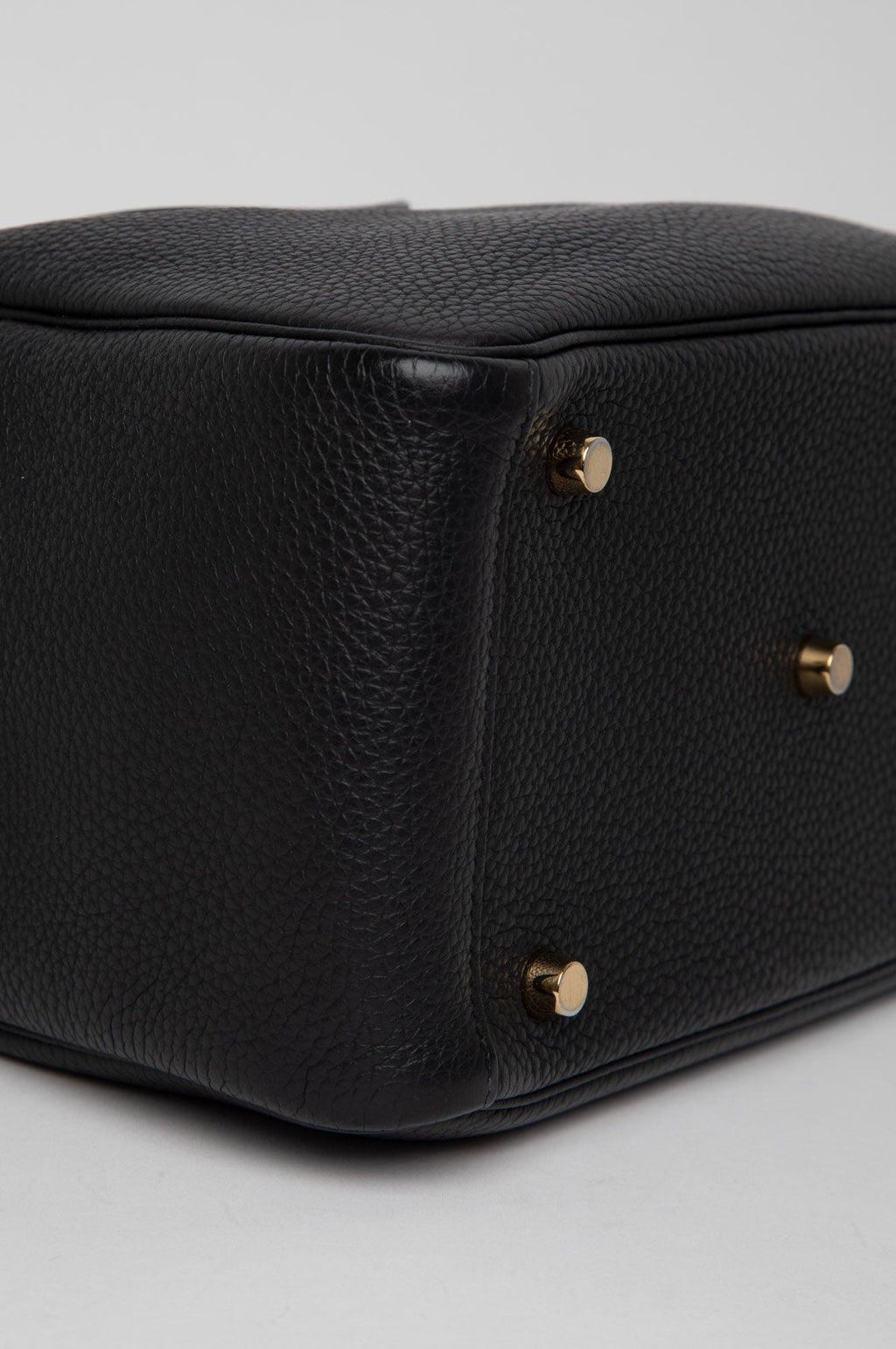 Hermes Black Lindy 26 Clemence GHW Bag