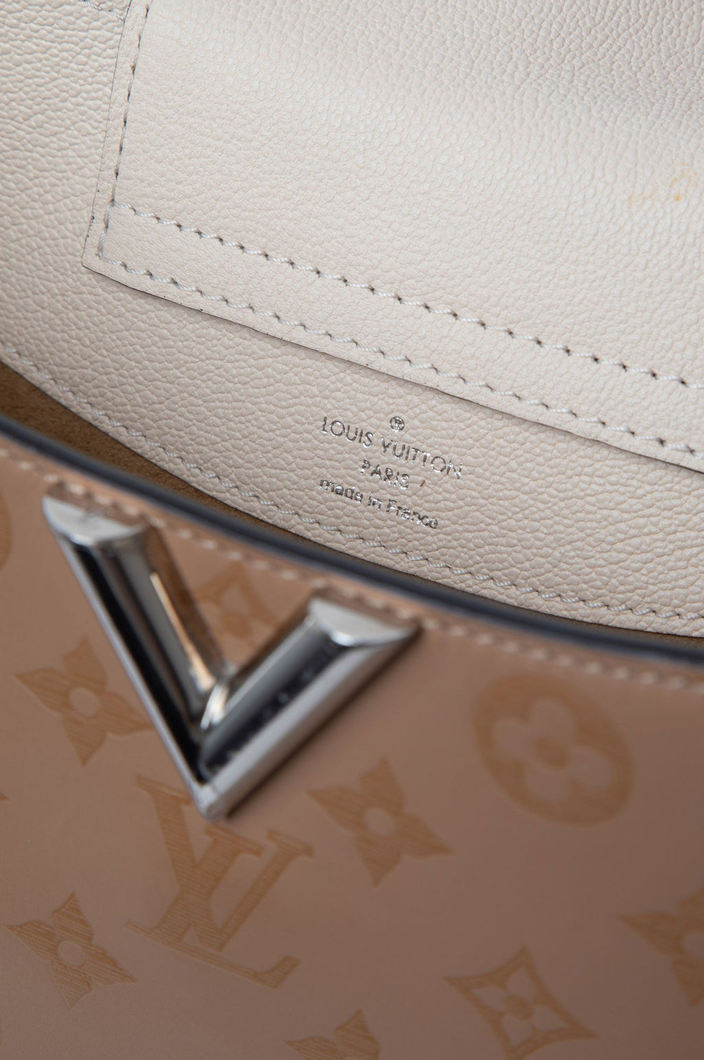 Louis Vuitton Cuir Ecume Very Hobo Bag
