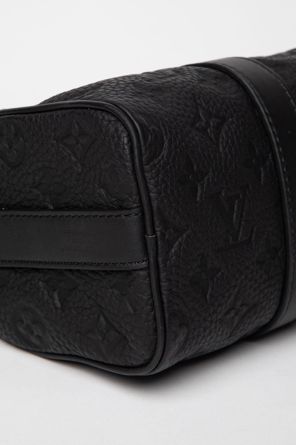 Louis Vuitton Matte Black Taurillon Monogram Leather Keepall Bandoulière 25