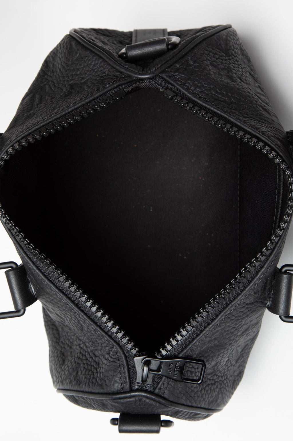 Louis Vuitton Matte Black Taurillon Monogram Leather Keepall Bandoulière 25
