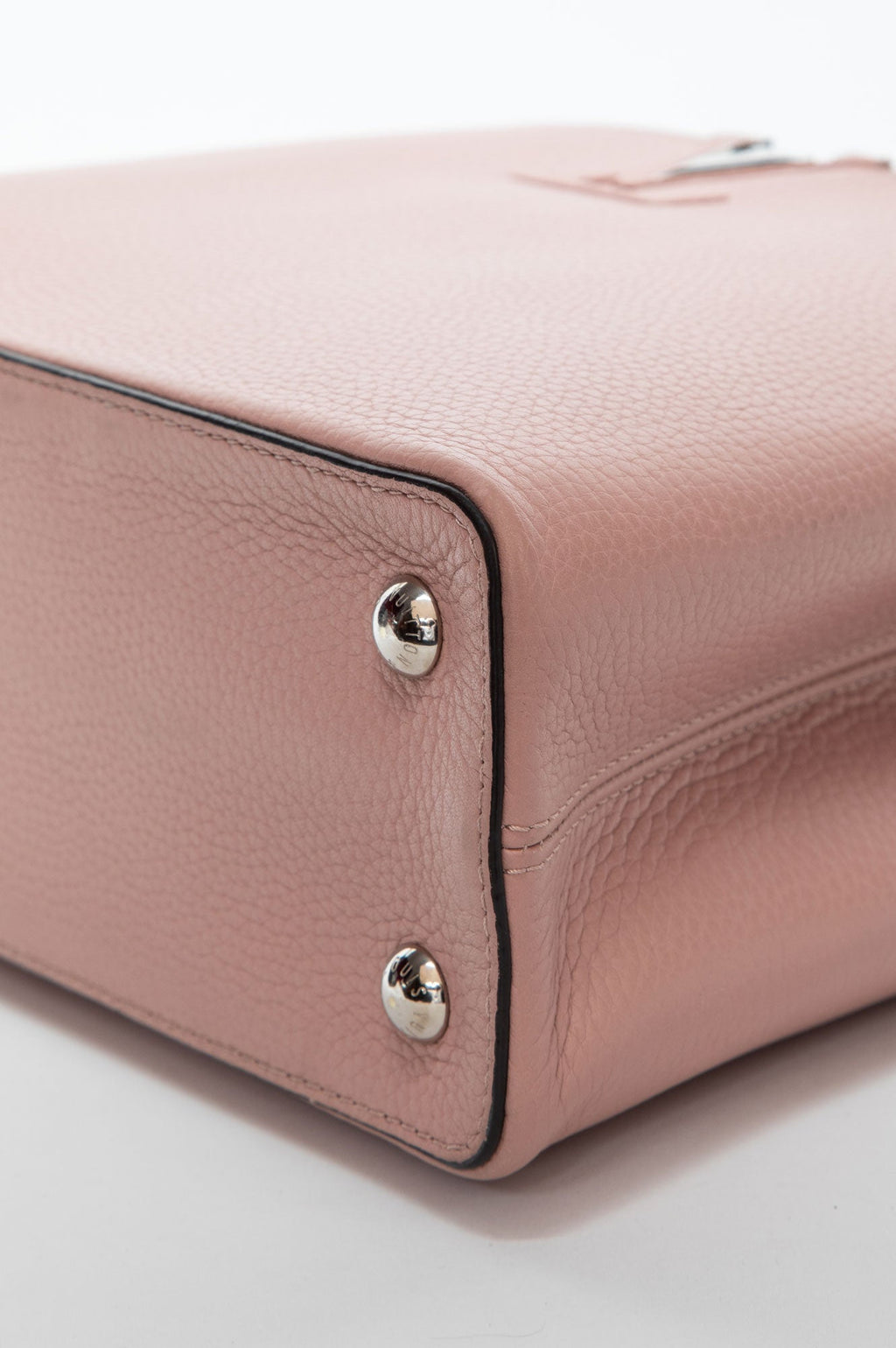 Louis Vuitton Magnolia Pink Taurillon MM Capucines Bag