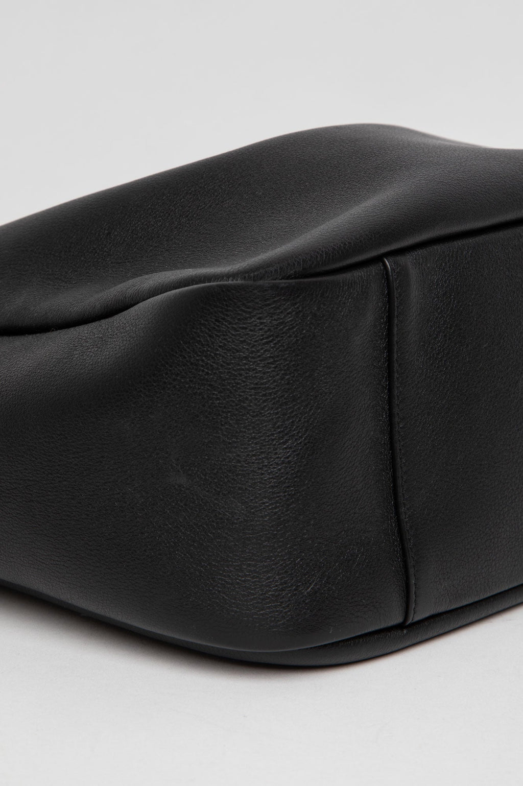 Saint Laurent Large Black Grained Leather Le 5 À 7 Supple Bag