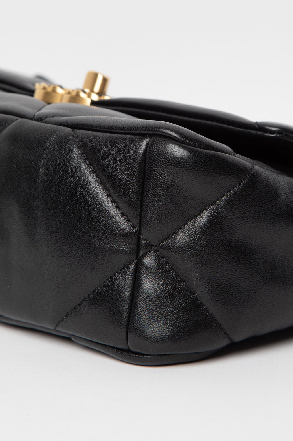 Chanel 19 Black Medium G/S Hardware