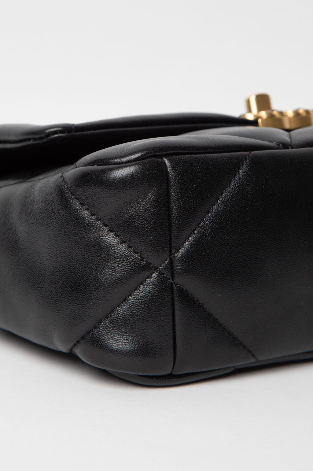 Chanel 19 Black Medium G/S Hardware