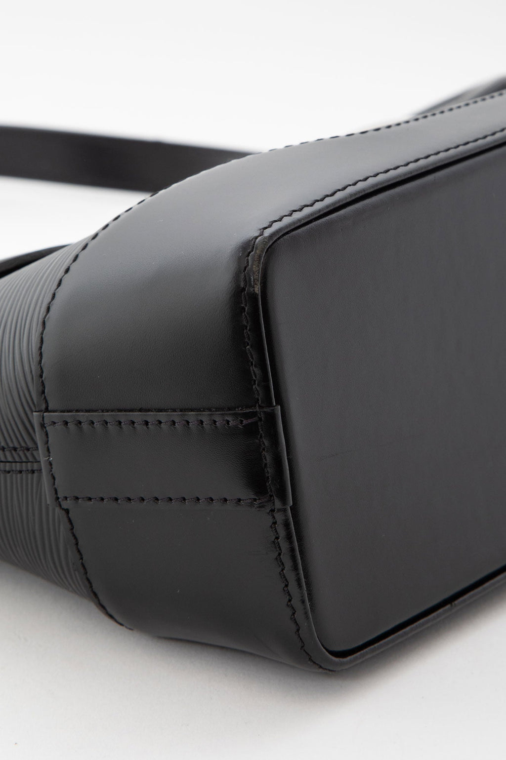 Louis Vutton Black Epi Bagatelle PM Shoulder Bag