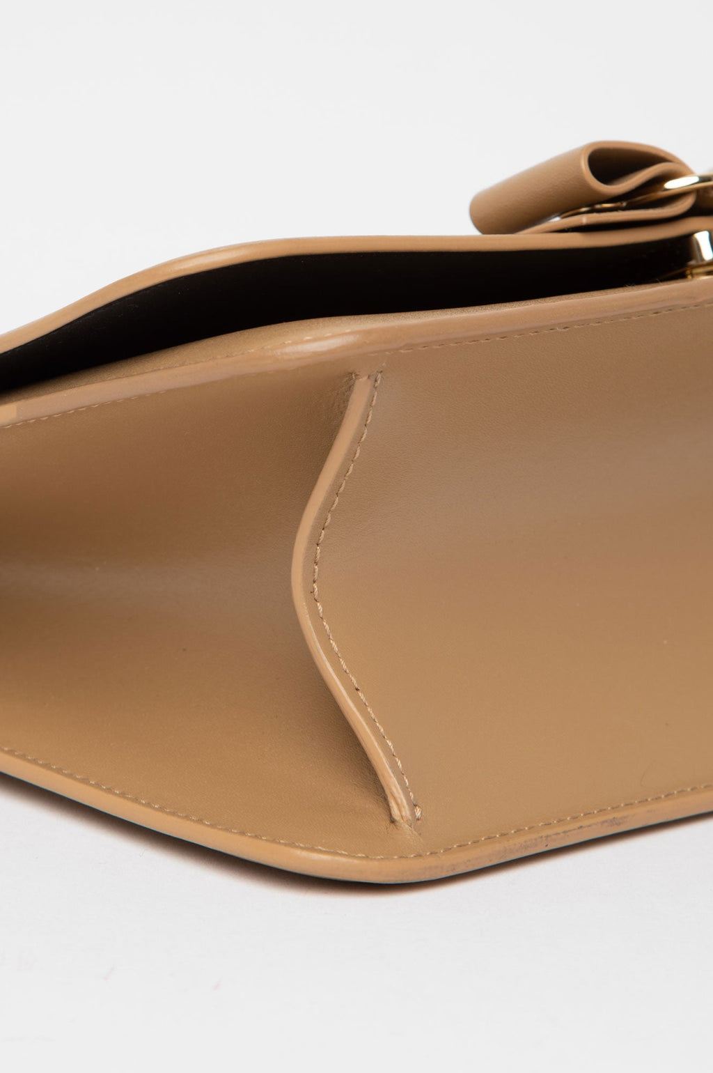 Salvatore Ferragamo Beige Leather Bow Chain Shoulder Bag