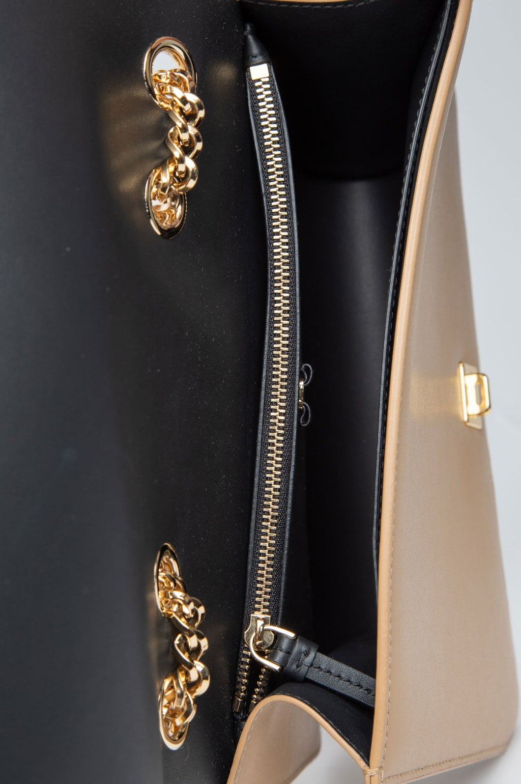 Salvatore Ferragamo Beige Leather Bow Chain Shoulder Bag