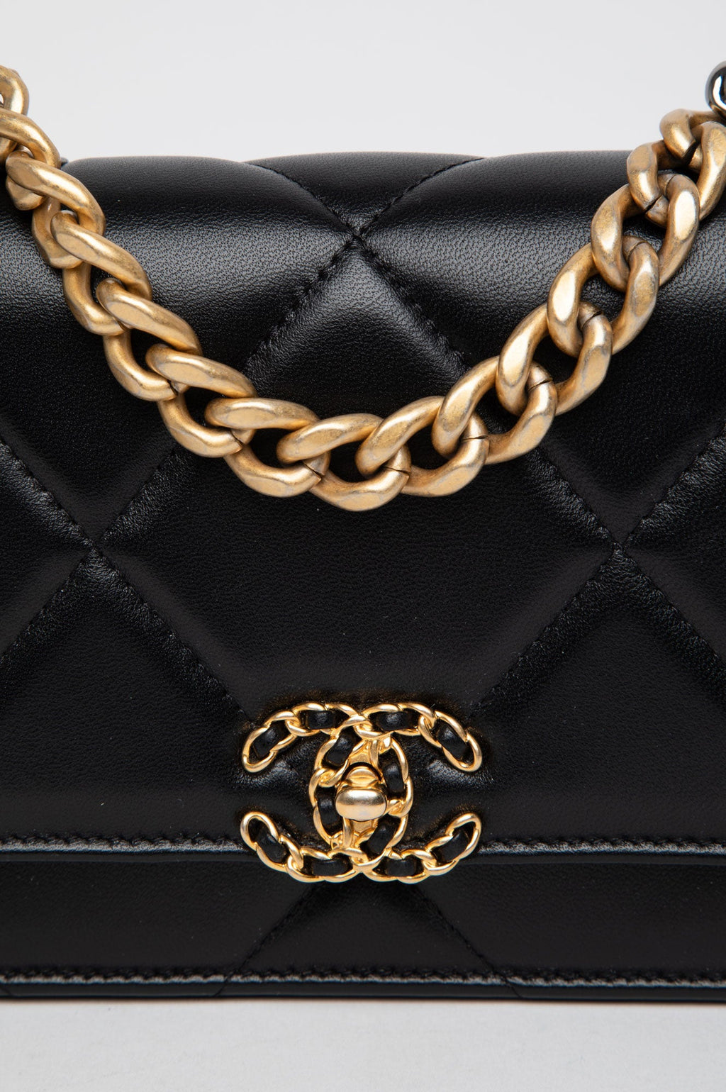 Chanel 19 Wallet on Chain