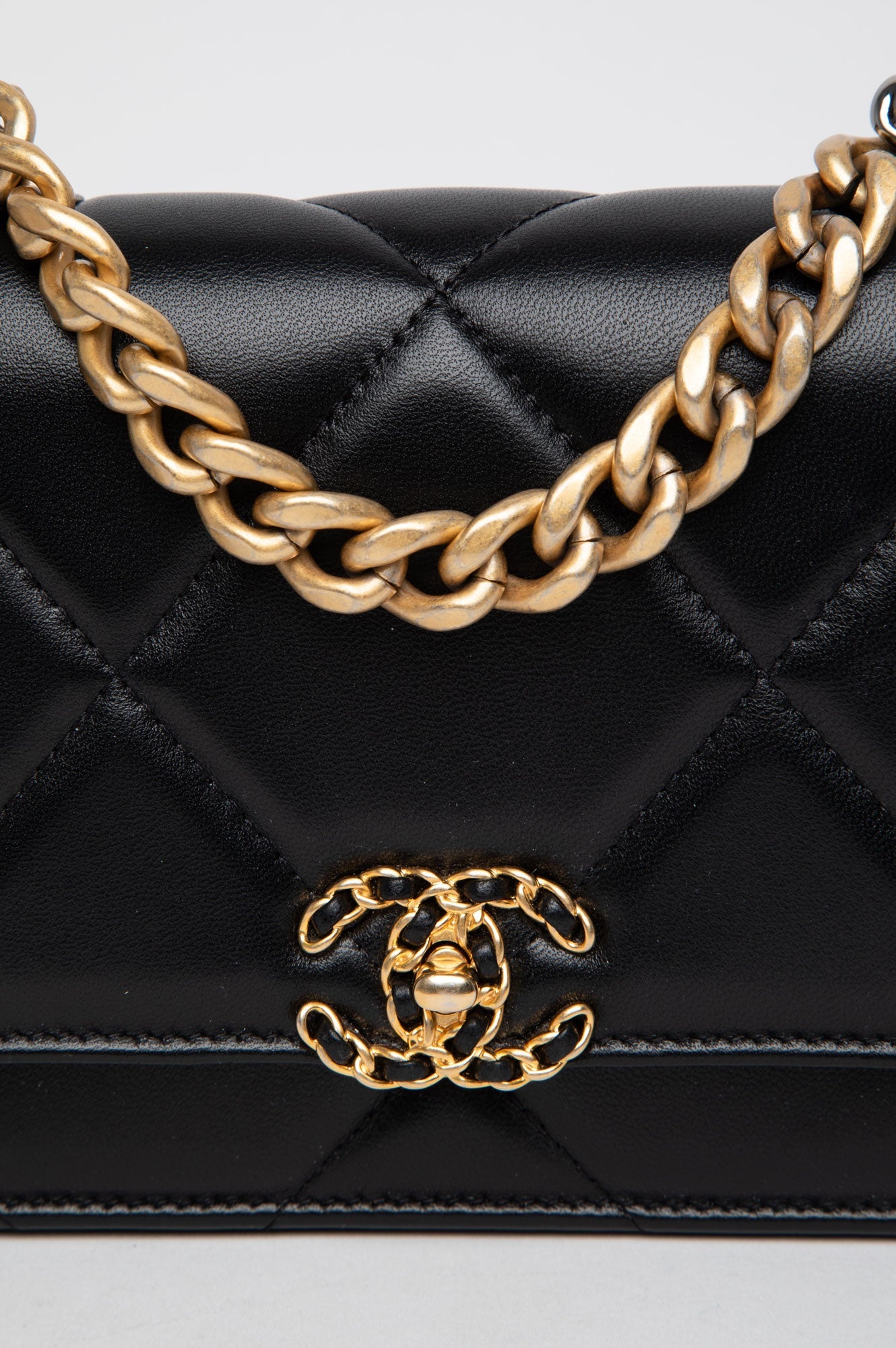 Chanel 19 Wallet on Chain