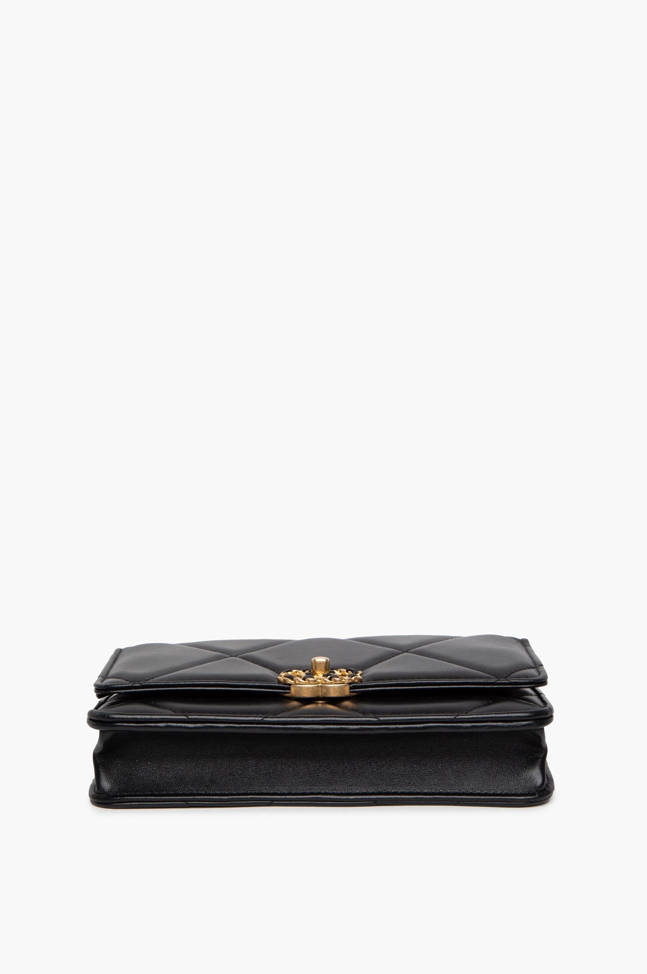 Chanel 19 Wallet on Chain