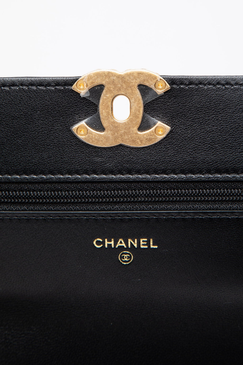Chanel 19 Wallet on Chain