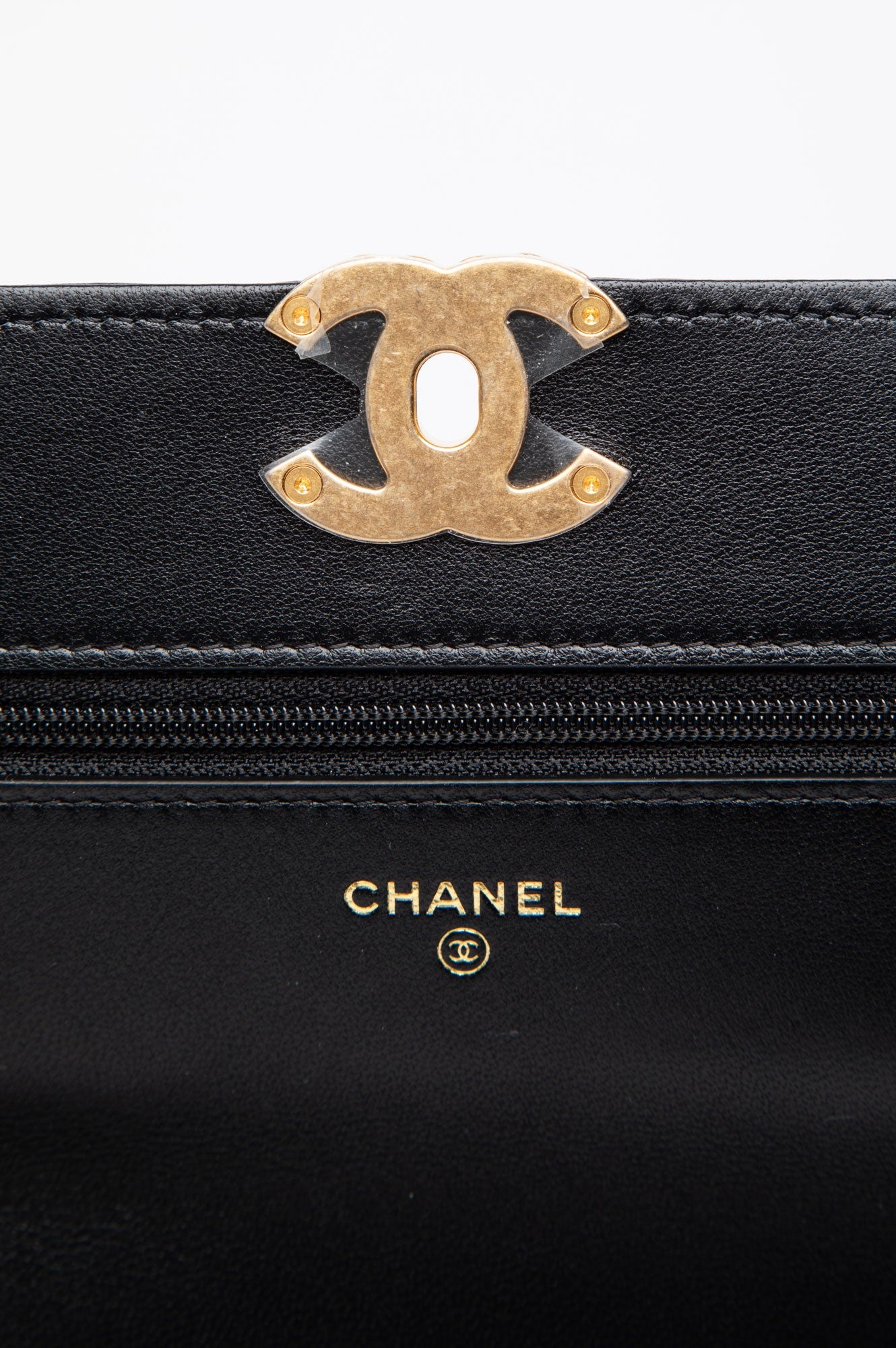 Chanel 19 Wallet on Chain