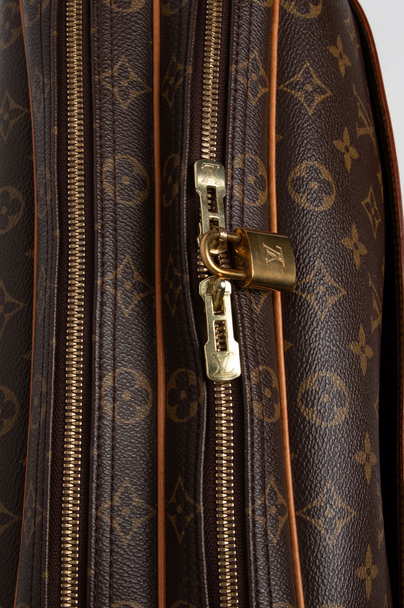 Louis Vuitton Brown Monogram Reporter GM Bag