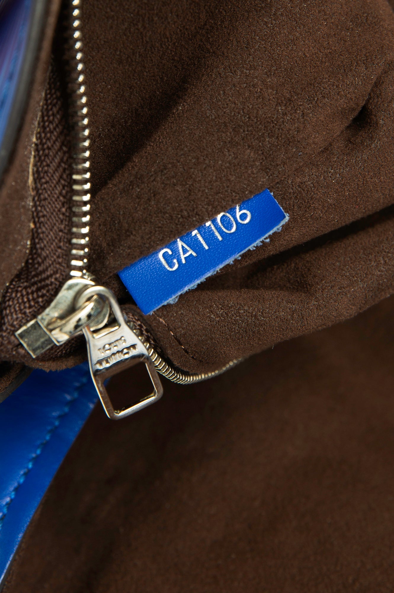 Louis Vuitton Blueberry Epi Leather Cluny MM Bag